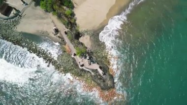 Lombok, Endonezya 'daki Batu Bolong Tapınağı' nın hava görüntüsü.
