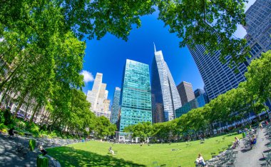 New York - Haziran 2013: Bryant Park Binaları.