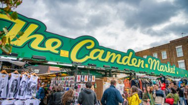 Londra - Eylül 2012: Camden Market ünlü bir turistik merkezdir.