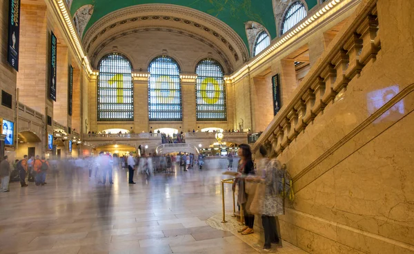 Nova Iorque Junho 2013 Terminal Grand Central Com Pessoas — Fotografia de Stock