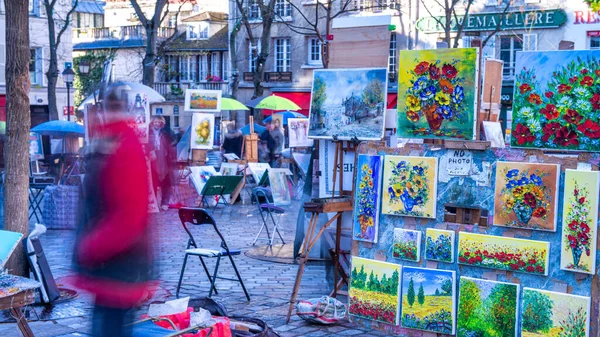 Paris - Aralık 2012: Montmartre sanatçılar için ünlü bir yer.