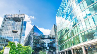 Londra - Eylül 2012: Londra finans bölgesinde modern ufuk çizgisi.