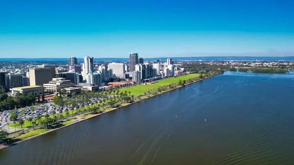 澳大利亚珀斯城市景观和天鹅河的空中景观 — 图库照片