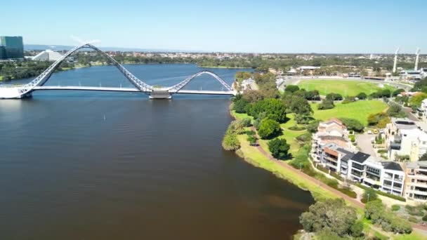 Letecký Pohled Matagarup Bridge Labutí Řeku Perthu Austrálie — Stock video