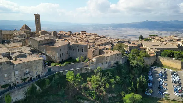 意大利托斯卡纳中世纪城市沃尔泰拉的空中景观 — 图库照片