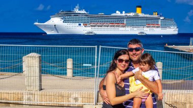 A family ready for a cruise ship vacation. clipart