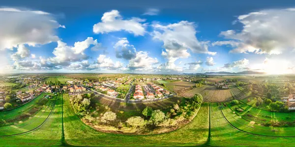 Kırsaldaki Güzel Köyün Hava Manzarası Tam Küresel Dikişsiz Panorama 360 — Stok fotoğraf