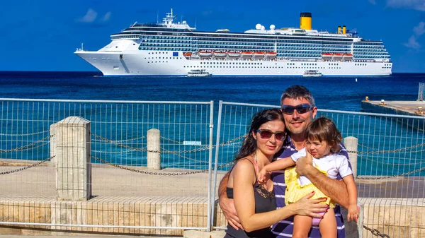 Family Ready Cruise Ship Vacation — Stock Photo, Image