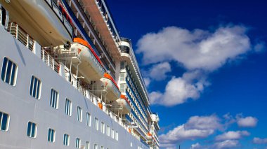 Gemi Karayip Limanı 'na demir attı..