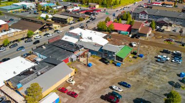 Batı Yellowstone, Montana. Şehir binalarının hava manzarası,
