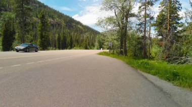 Yellowstone Ulusal Parkı Giriş Yolu, hava manzaralı..
