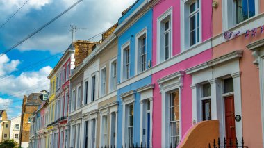 Londra - Eylül 2012: Notting Hill ünlü bir turistik merkezdir.