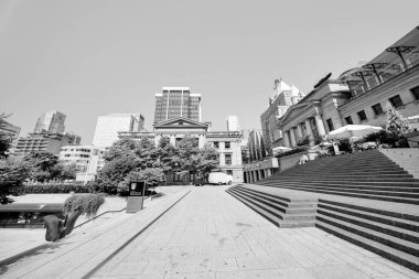 Vancouver, Kanada - 10 Ağustos 2017: Bir yaz gününde şehir merkezinin binaları ve sokakları.