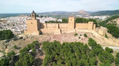 Antequera, Endülüs Alcazaba Kalesi 'nin havadan görünüşü - İspanya