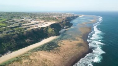 Endonezya, Bali 'deki Pandawa Sahili' nin havadan görünüşü.