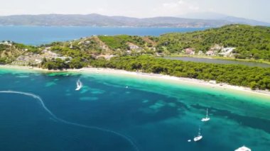 Yunanistan 'ın Skiathos kentindeki Koukounaries Sahili' nin inanılmaz hava manzarası