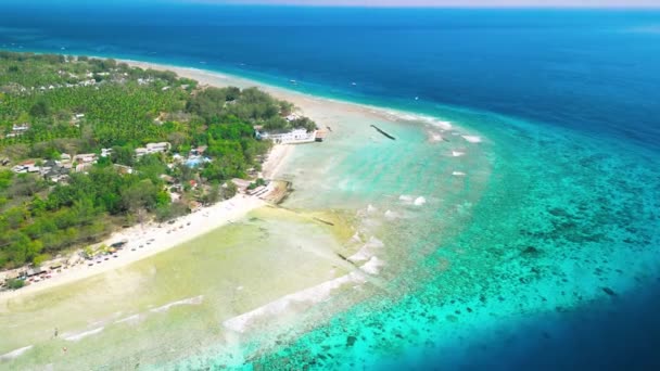 晴れた日 インドネシアのギリ トラワンガン海岸の素晴らしい空中眺望 — ストック動画
