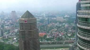 Petronas Kulelerinden Kuala Lumpur hava görüntüsü.