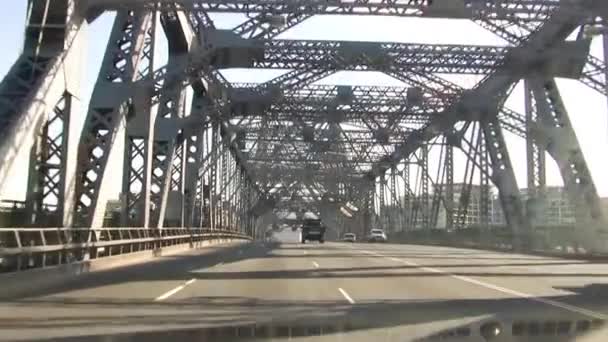 Autoverhuur Langs Story Bridge Brisbane Australië — Stockvideo