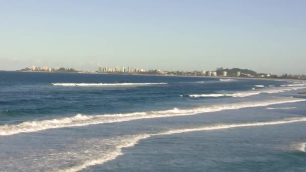 拜伦湾海岸线上美丽的冬日 澳大利亚黄金海岸 — 图库视频影像