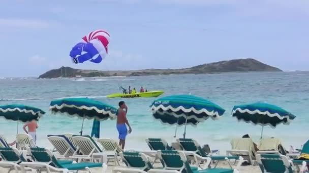 Maarten Antilhas Holandesas Abril 2009 Turistas Desfrutam Uma Bela Praia — Vídeo de Stock