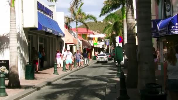 2009年4月16日 荷属安的列斯圣马丁岛 游客下午参观主要城市街道 — 图库视频影像