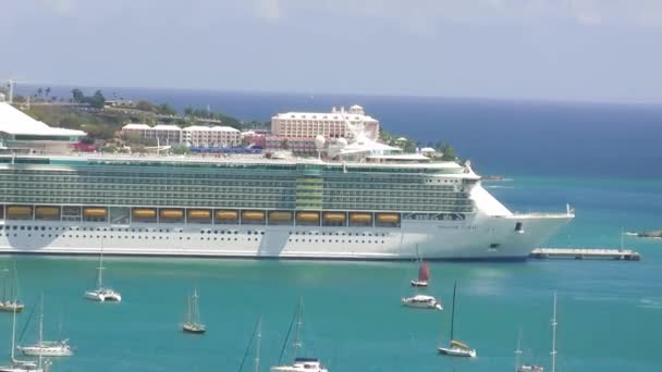 Thomas Virgin Islands April 2009 Royal Caribeban Kreuzfahrtschiff Ankert Stadthafen — Stockvideo