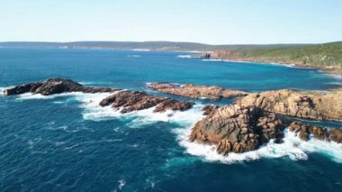 Kanal Kayalıkları 'nın sahil şeridi, Yellingup, Margaret Nehri Bölgesi.