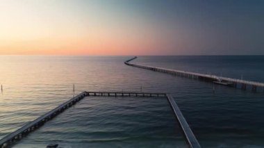 Günbatımında Busselton Jetty 'nin hava manzarası, Batı Avustralya.