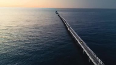 Günbatımında Busselton Jetty 'nin hava manzarası, Batı Avustralya.