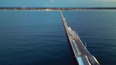 Günbatımında Busselton Jetty 'nin hava manzarası, Batı Avustralya.