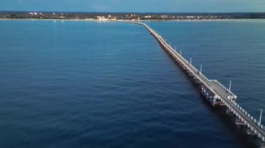 Günbatımında Busselton Jetty 'nin hava manzarası, Batı Avustralya.