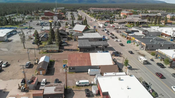 Batı Yellowstone, Montana. Şehir binalarının hava manzarası,