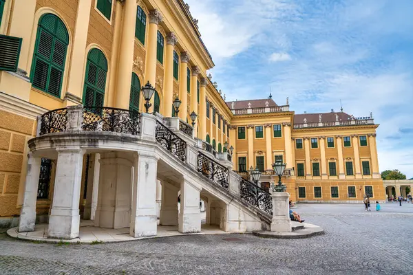 Wien Itävalta Elokuuta 2022 Turistit Schonbrunn Castle Parkissa — kuvapankkivalokuva
