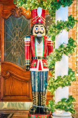 New York Şehri - 6 Aralık 2018: bir sürü Noel ışığı parlıyor. Brooklyn 'in Dyker Heights semtindeki evlerin dışında eşsiz süsler var. .