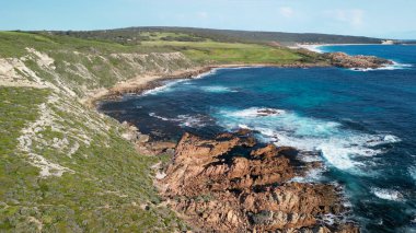 Kanal Kayalıkları 'nın sahil şeridi, Yellingup, Margaret Nehri Bölgesi.