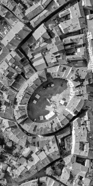 Lucca, Toskana 'daki Anfiteatro Meydanı' nın havadan görünüşü - İtalya.