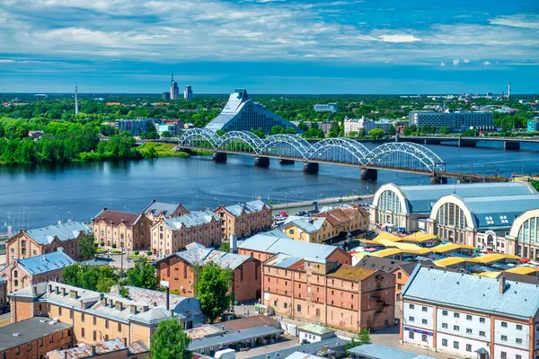 Riga Letonya Temmuz 2017 Riga Nın Bir Yaz Sabahı Gökyüzü — Stok fotoğraf