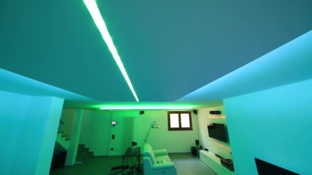 Una Moderna Sala Sótano Con Iluminación Led Procedente Estructuras Placas — Vídeos de Stock