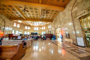 Portland, Oregon - 21 Ağustos 2017: Güneşli bir günde merkez tren istasyonu iç görünümü.