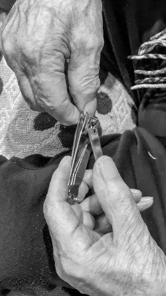 Elderly Man Cuts His Fingernails Home — Stock Photo, Image