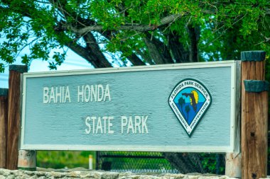 Bahia Honda Eyalet Parkı Giriş Tabelası, Florida.