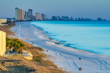 Panama City Plajı, gün batımında Florida.