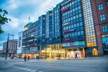 Helsinki, Finlandiya - 4 Temmuz 2017: Şehir merkezinde bir alışveriş merkezi.