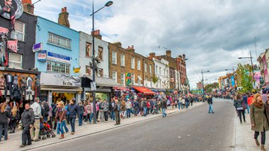 Londra - Eylül 2012: Camden Market ünlü bir turistik merkezdir.