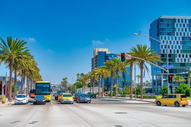San Diego - 30 Temmuz 2017: Güneşli bir günde San Diego şehir merkezindeki modern gökdelenler.
