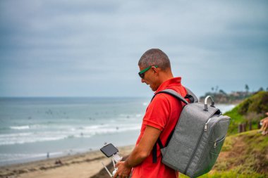 Sabahları Pasifik Sahili 'nde uzaktan kumandalı insansız hava aracı..