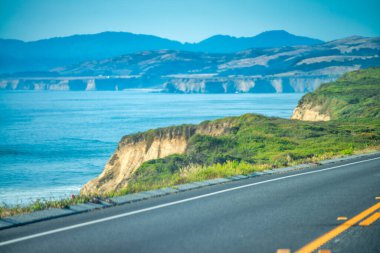 San Francisco yolu boyunca Kaliforniya kıyıları.
