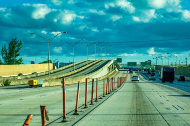 Miami, FL - 28 Şubat 2016: Florida Eyaletler Arası Trafik.