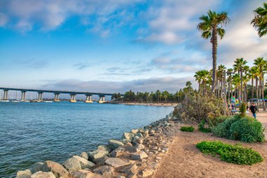 Günbatımında Coronado Köprüsü, San Diego.